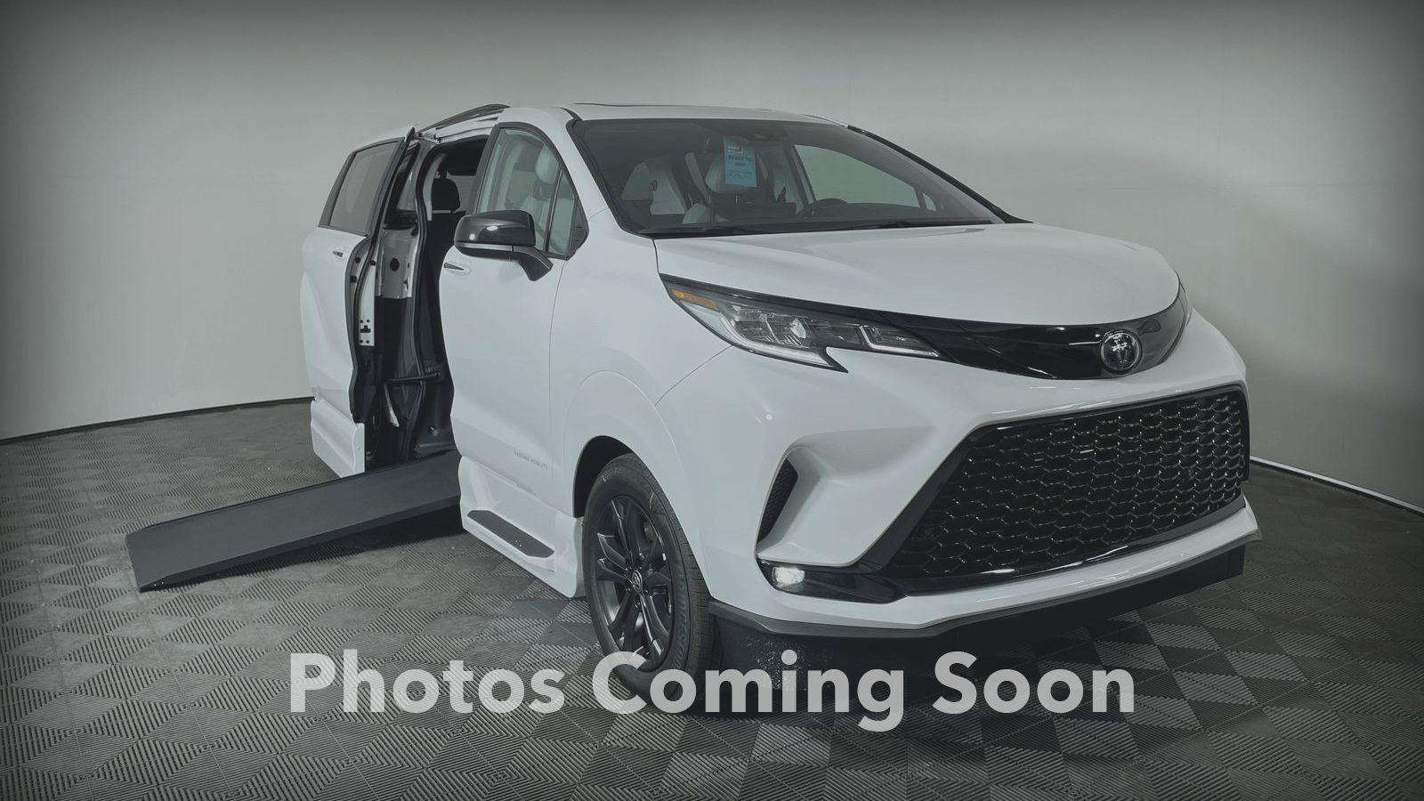 2025 Toyota Sienna FWD XSE Plus