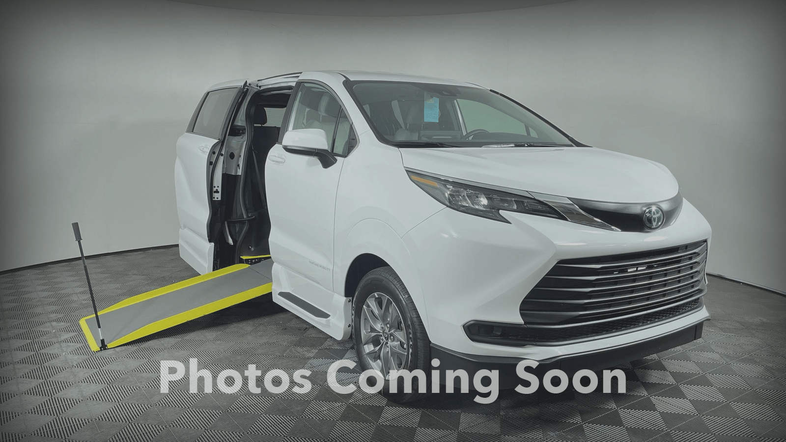 2023 Toyota Sienna FWD LE